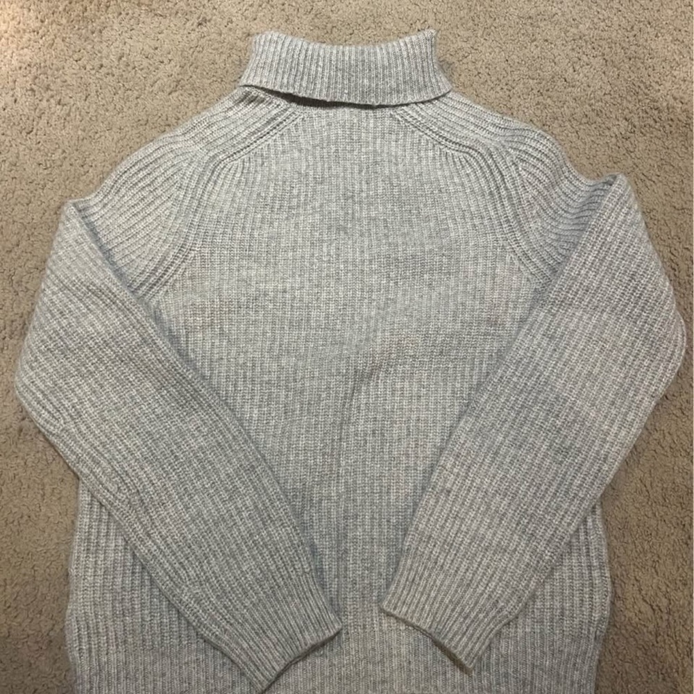 GAP Heather Light Gray Ribbed Turtleneck Sweater